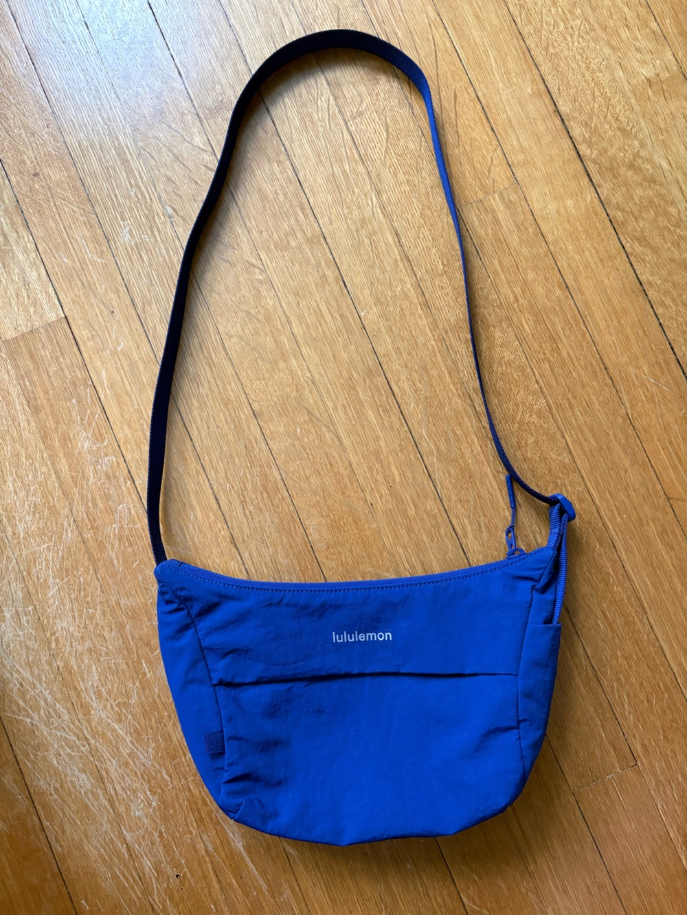 Lululemon Sling Crossbody Bag in Larkspur - Picture 2 of 5
